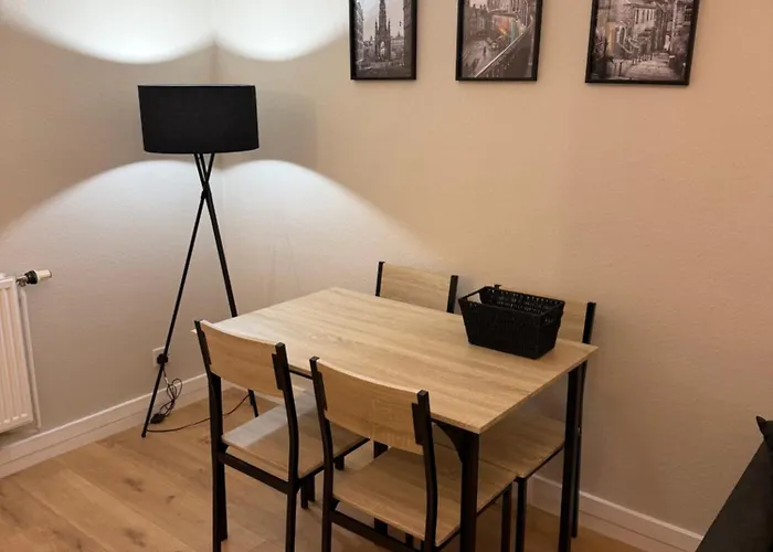 Spacious 2 Bed With Private Parking Space Apartment Edinburgh