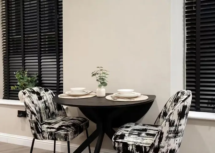 Apartment - Sleeps 2 - Princes St Close Edinburgh