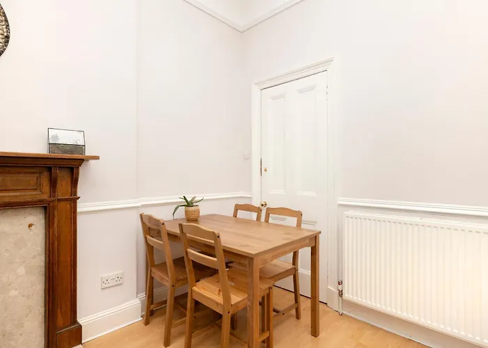 Refined 2-bed Flat With Classic Charm