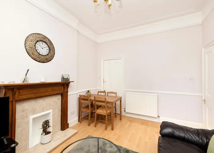 Refined 2-bed Flat With Classic Charm