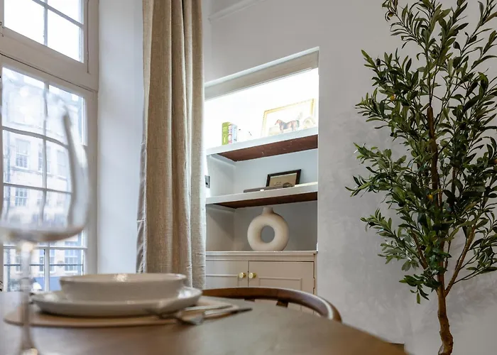 Burnets Close 2 Bedroom - Apartment