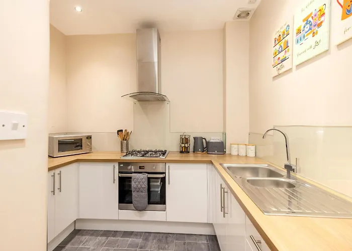 Apartment Refined 2-bed Flat With Classic Charm Edinburgh