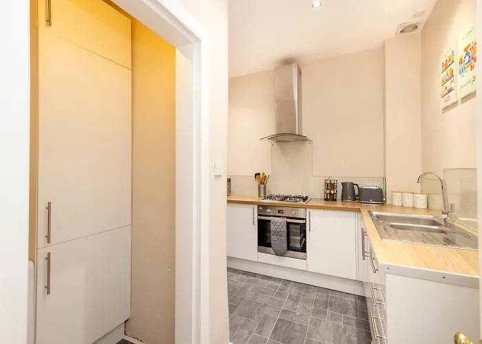 Refined 2-bed Flat With Classic Charm