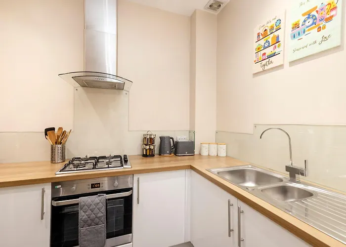 Apartment Refined 2-bed Flat With Classic Charm Edinburgh