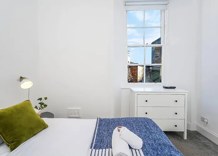 Modern - 2br Flat Near Easter Road Stadium Edinburgh