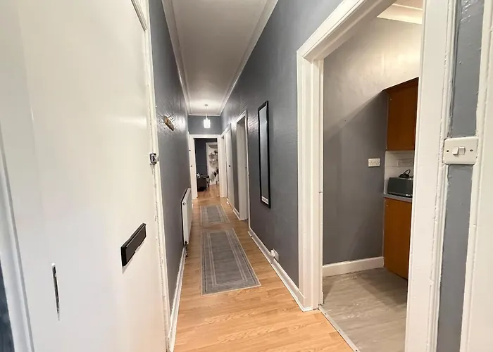 Apartamento 2 Bedroom Flat Near Centre Edimburgo