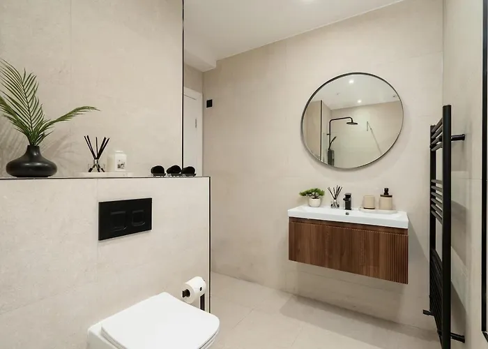 - Sleeps 2 - Princes St Close Apartment Edinburgh