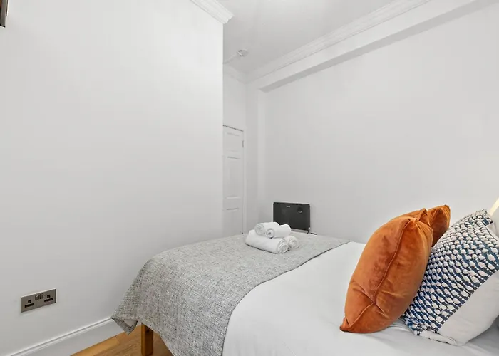 Apartment Burnets Close 2 Bedroom - *