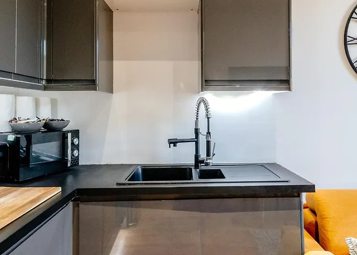 Duplex Penthouse - 11 Guests 7 Beds 15' Centre *
