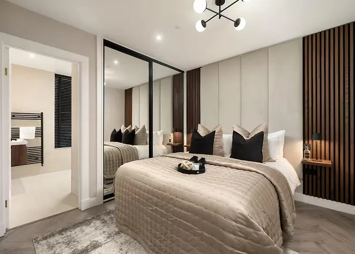 - Sleeps 2 - Princes St Close