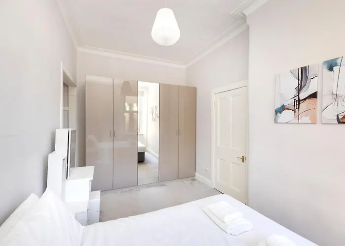 Apartment Refined 2-bed Flat With Classic Charm Edinburgh