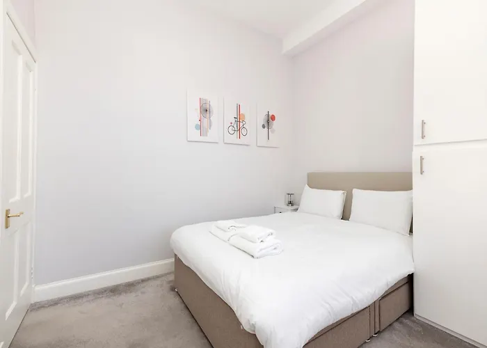 Refined 2-bed Flat With Classic Charm *