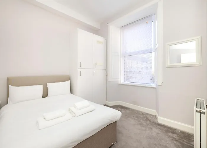 Refined 2-bed Flat With Classic Charm