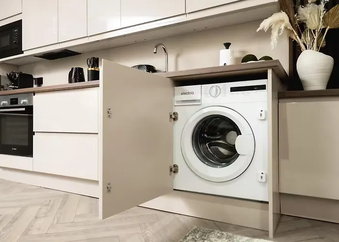 - Sleeps 2 - Princes St Close *