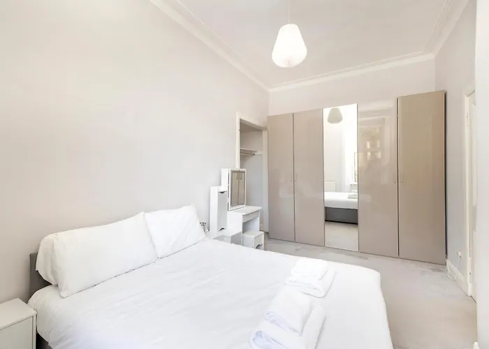 Refined 2-bed Flat With Classic Charm Apartment Edinburgh