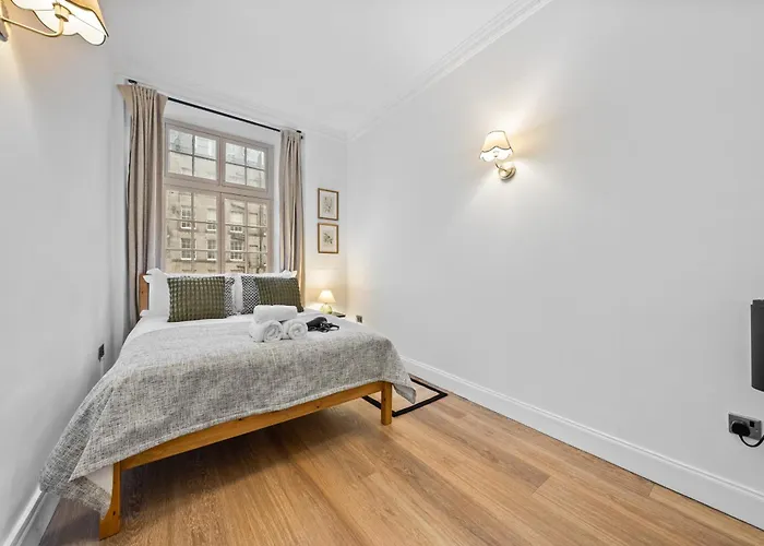 Burnets Close 2 Bedroom - * Edinburgh