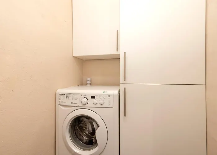 Apartment Refined 2-bed Flat With Classic Charm
