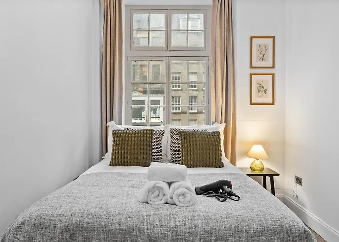 Burnets Close 2 Bedroom - * Edinburgh