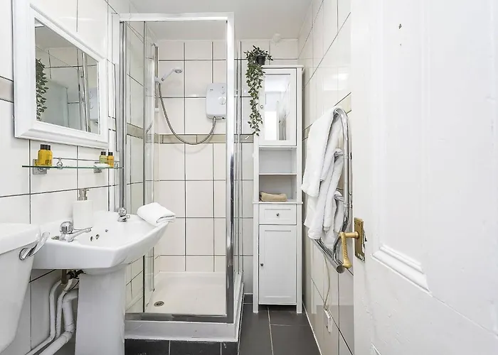 Modern - 2br Flat Near Easter Road Stadium * Edinburgh