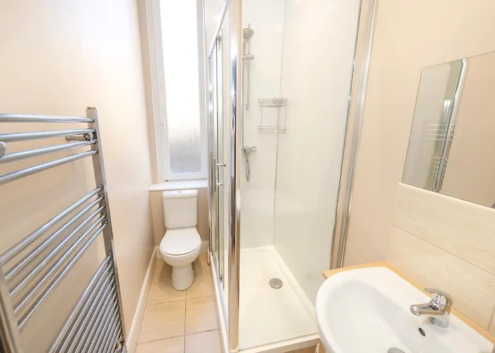 Refined 2-bed Flat With Classic Charm *