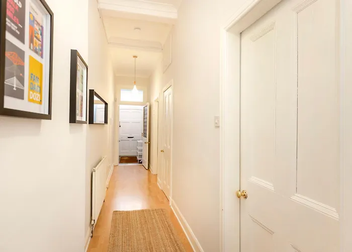 Refined 2-bed Flat With Classic Charm Edinburgh