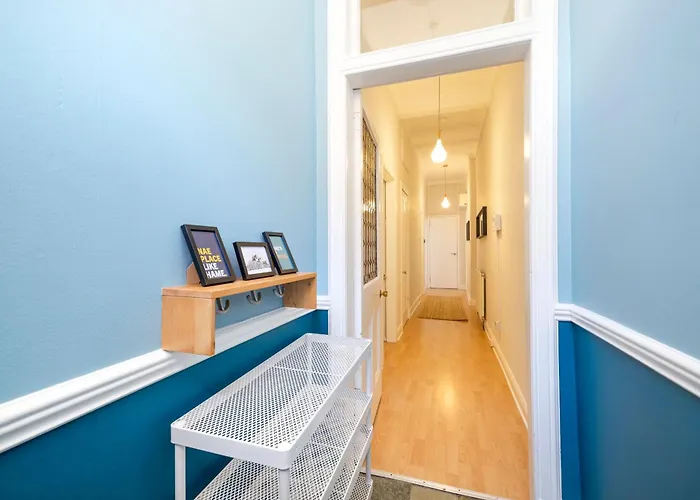 Refined 2-bed Flat With Classic Charm Edinburgh