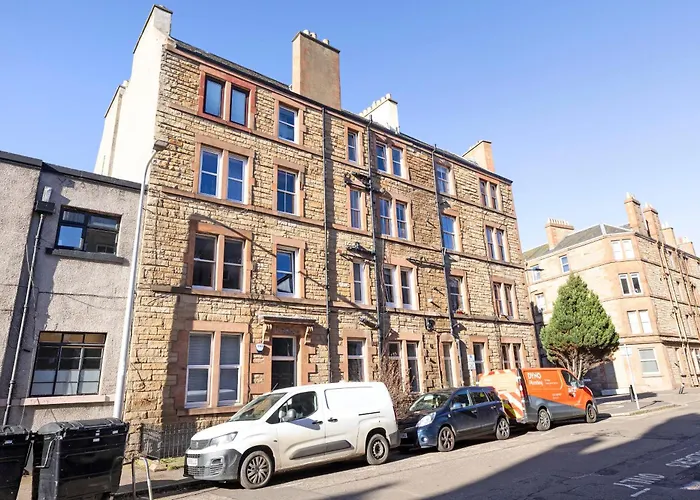 Apartment Refined 2-bed Flat With Classic Charm Edinburgh
