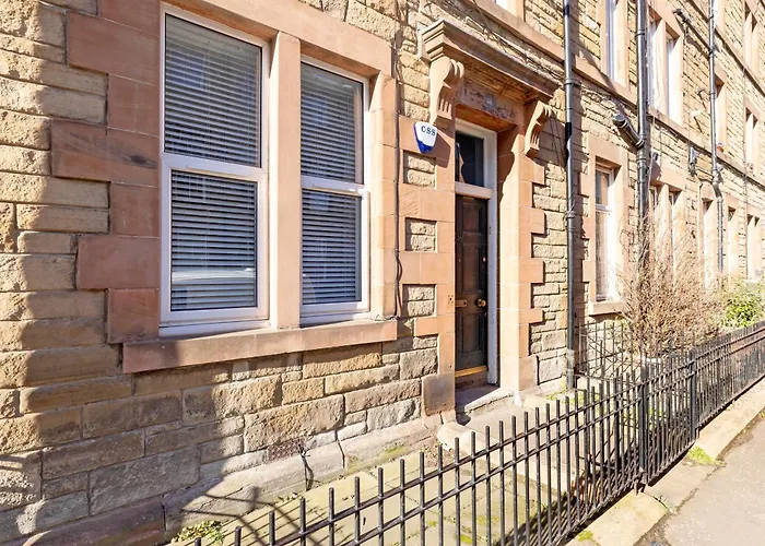 Refined 2-bed Flat With Classic Charm