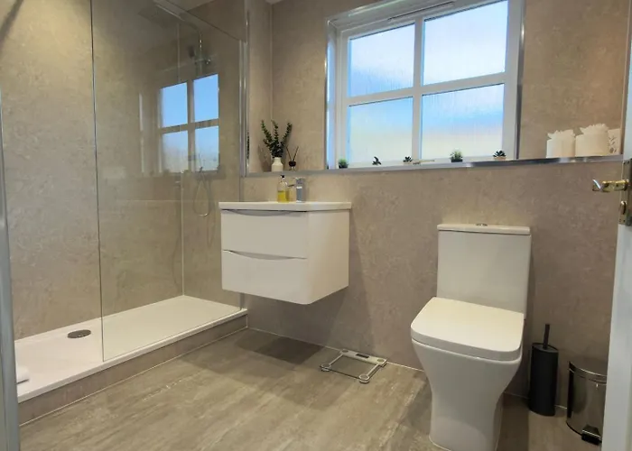 Fettes - Homely 2bd In Quiet Development