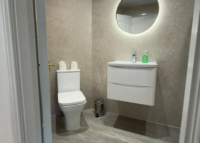 Fettes - Homely 2bd In Quiet Development Apartment