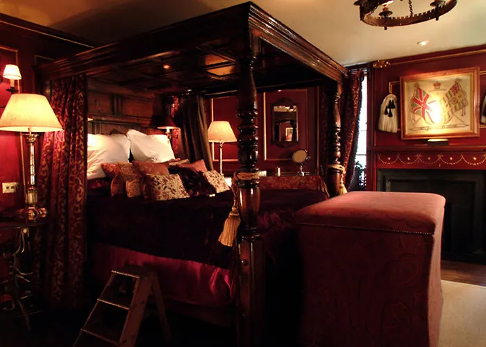 מלון The Witchery 5*