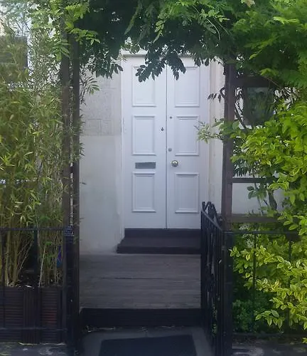 Konukevi Leith House Edinburgh