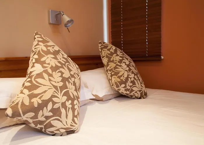 Garfield לינה וארוחת בוקר