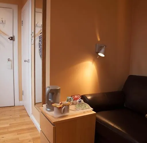 Garfield לינה וארוחת בוקר