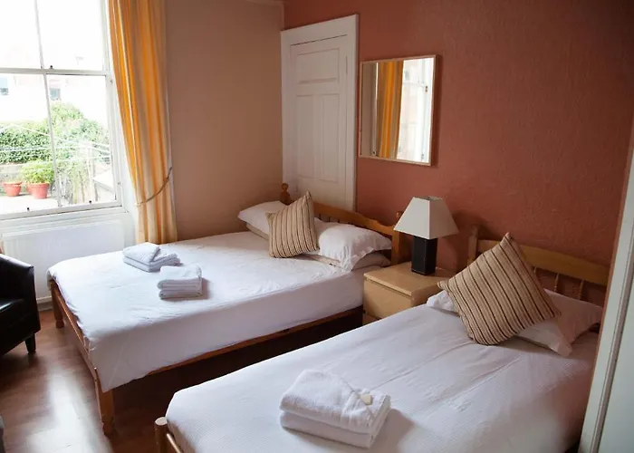 Garfield לינה וארוחת בוקר 4*