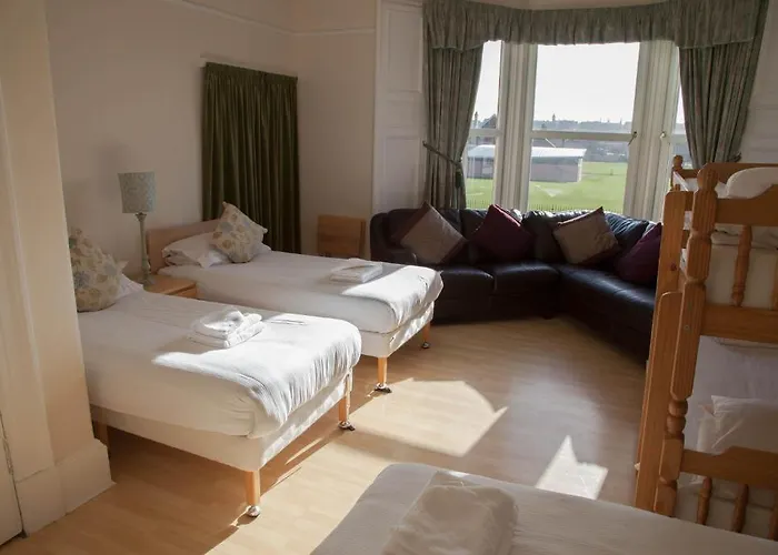 Garfield לינה וארוחת בוקר 4*