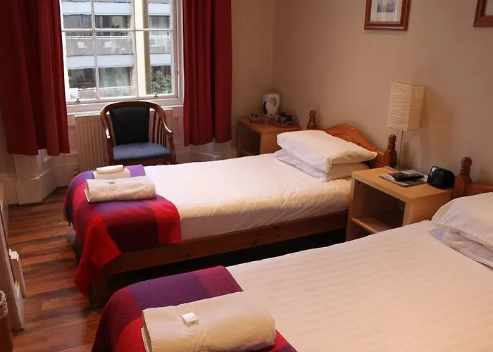 Dene Guest House, New Town 3*