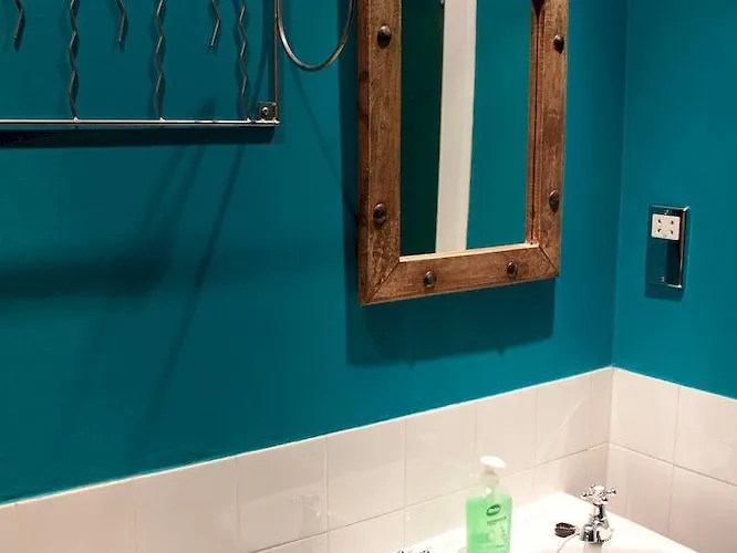 Dene Guest House, New Town 3*