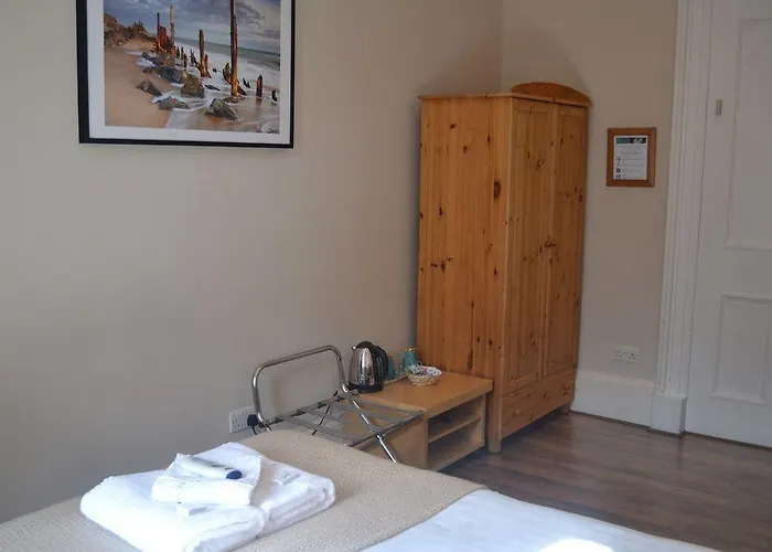 Dene Guest House, New Town 3*