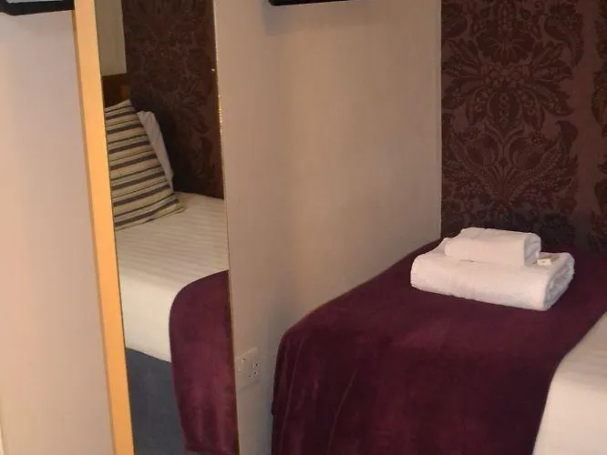 Dene Guest House, New Town 3*