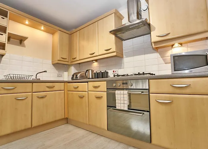 Pearl - Haymarket אדינבורו