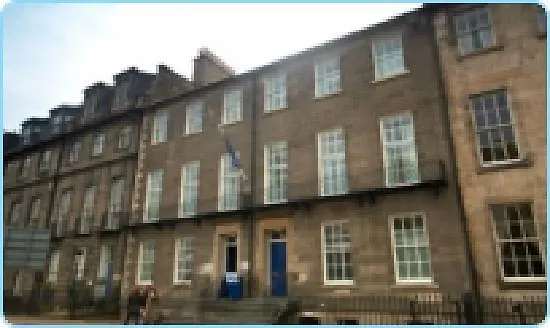 Travelodge Queen Street 3*