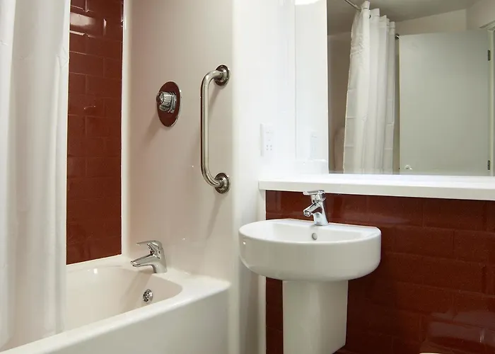 Travelodge Central Princes Street Hotel