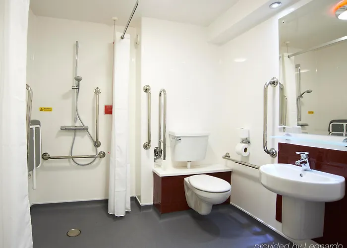 Travelodge Central Princes Street Hotel 3*