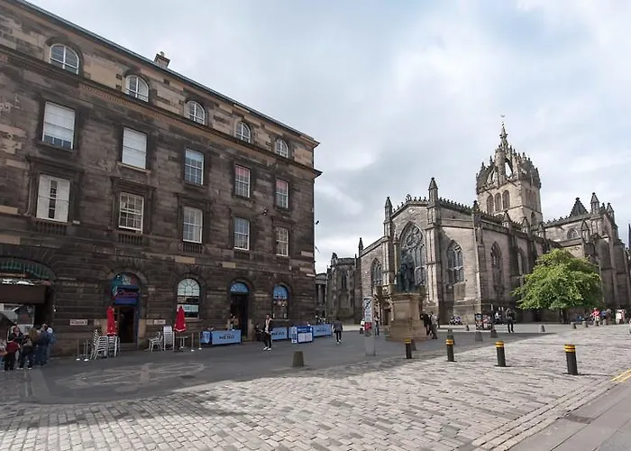 Parliament Sq אדינבורו