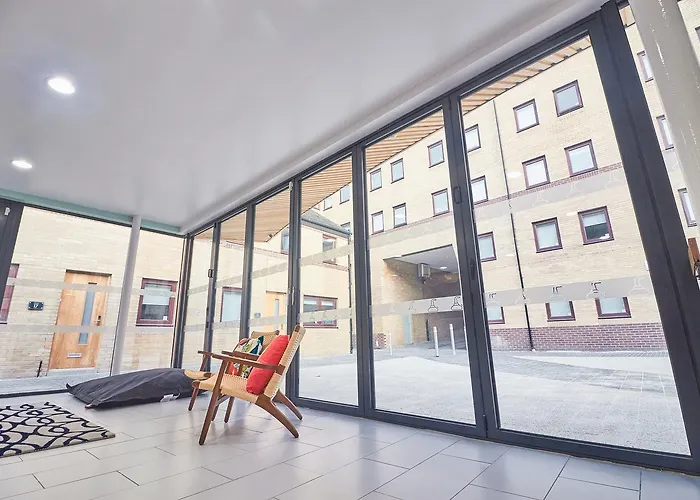 Destiny Student - Meadow Court * אדינבורו