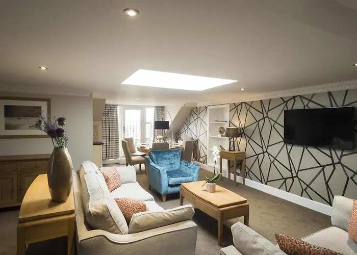 Fountain Court - Royal Garden Edinburg
