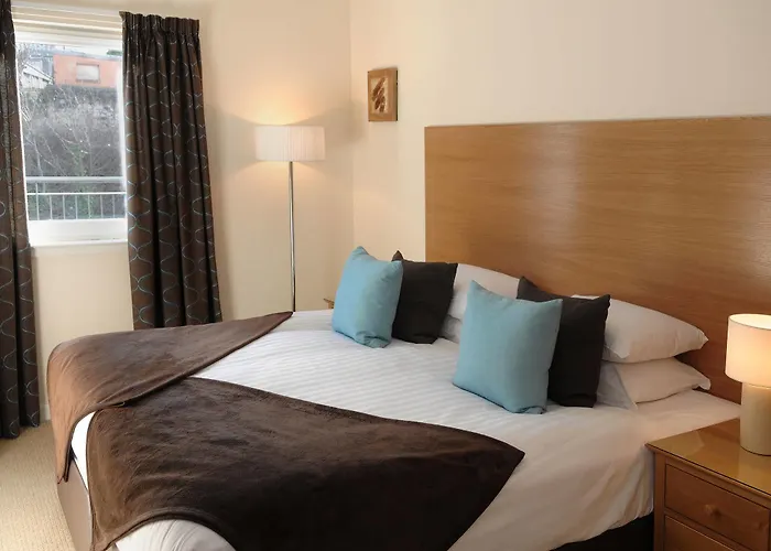 Fountain Court - Harris 4*
