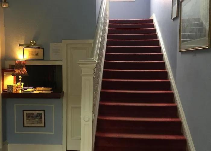 Dorstan House 3*