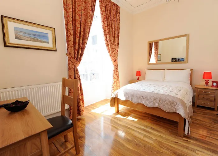 Edinburgh City Suites Апарт-отель 4*